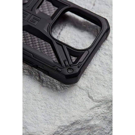 Husa iPhone 13 UAG Monarch Carbon Fiber, Negru