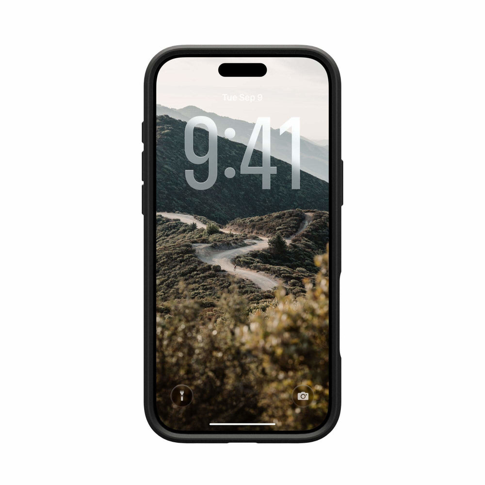 Husă UAG Civilian neagră, vedere frontală cu telefonul montat în husă.