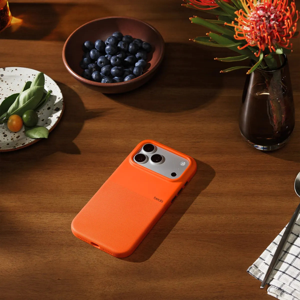 Husa iPhone 17 Pro Beats Rugged cu MagSafe,Sierra Orange