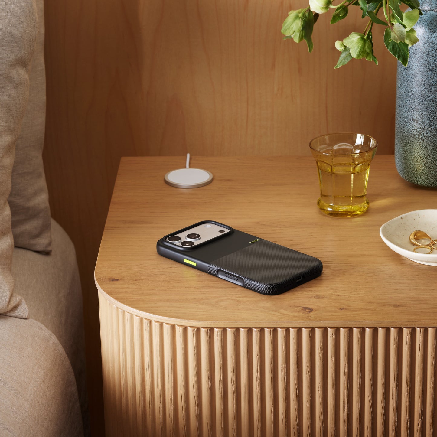 Husa iPhone 17 Pro Beats Rugged cu MagSafe, Everest Black